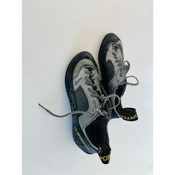 La Sportiva Nago climbing shoe 
size 37 1/2 5 1/2 Men’s 6 1/2 Woman’s - Picture 2 of 7